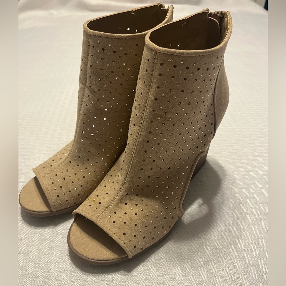 Rampage open-toed taupe size 7.5 heels